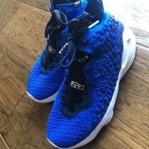 Nike Lebron 17 Uninterrupted Size Y6, lightly worn. Patches included.